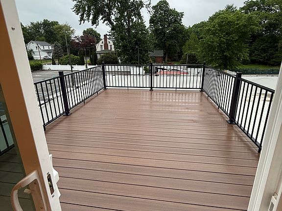 Sizable & Private Roof Deck