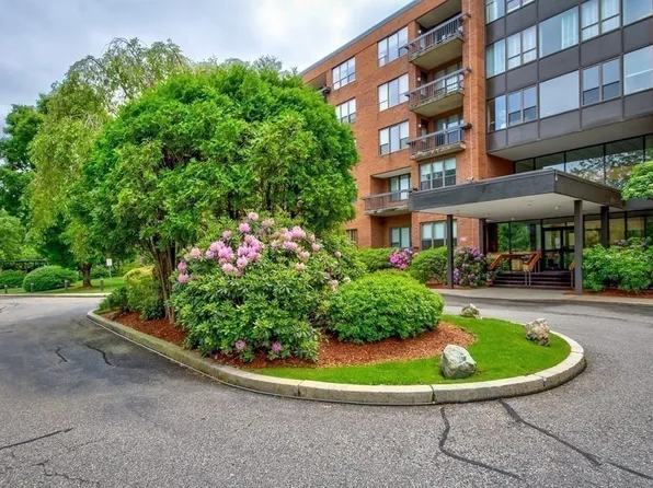 210 Nahanton St APT 401, Newton, MA 02459