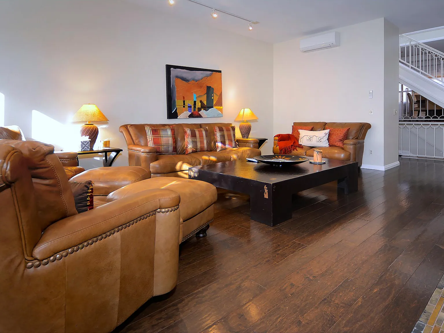 3 bed, 3.5 bath, 2851 sqft, $35,000 — Photo 2