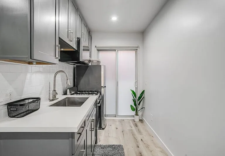 523 Main St #5 — Photo 9