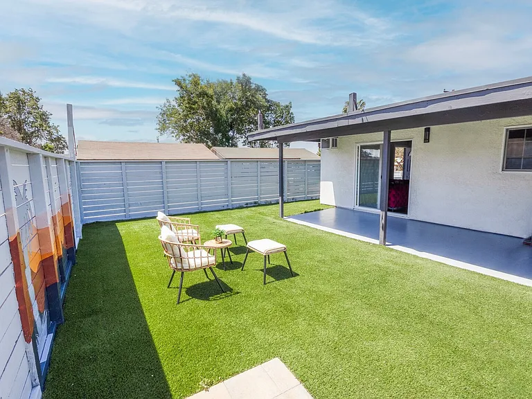 Gillespie Dr — Photo 27