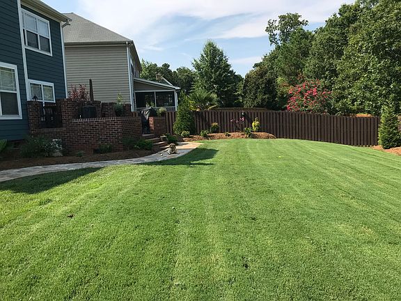 2nd image of 310 Moss Wood Cir