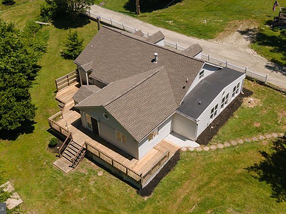 3rd image of 35 Butterfield Ln