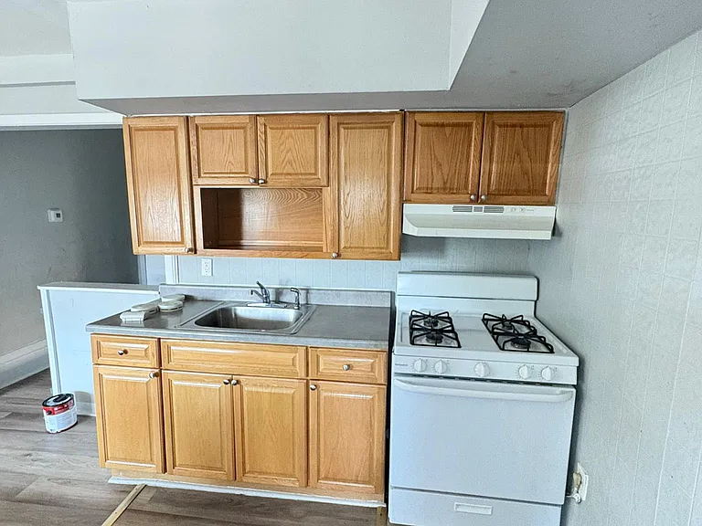 63 Montgomery St #2 — Photo 2