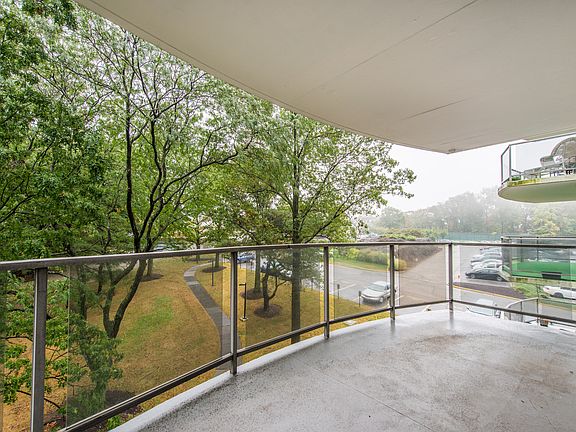 4th image of 1 Claridge Dr APT 318
