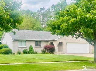 1005 Scarlet Oak Dr, Monroe, MI 48162
