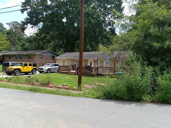 3rd image of 122 N Woodland Dr