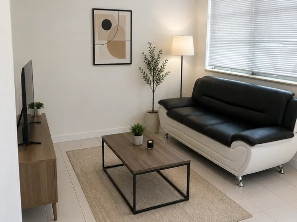 50 W 10th St #1, Hialeah, FL 33010