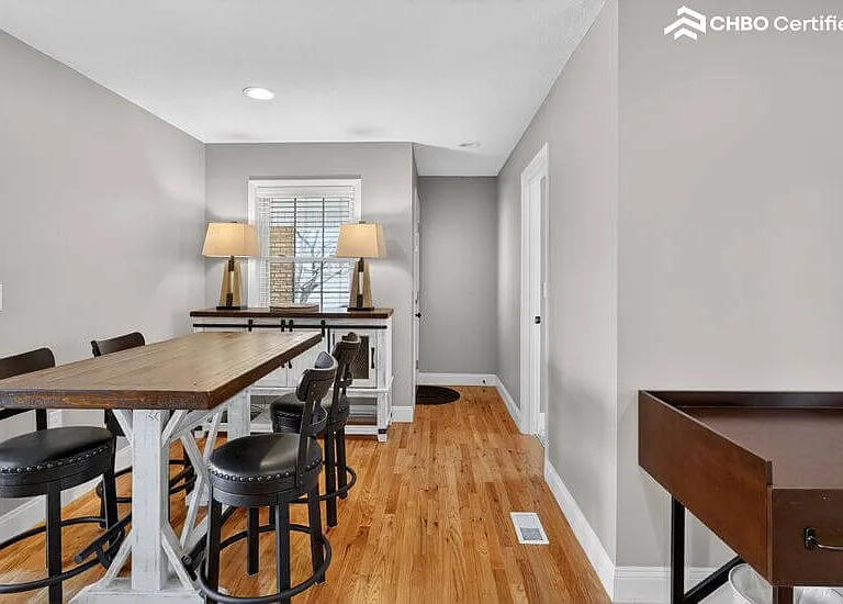 2136 Collins St — Photo 18