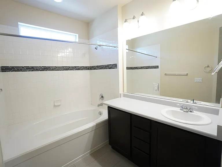 2221 Ulster St — Photo 12