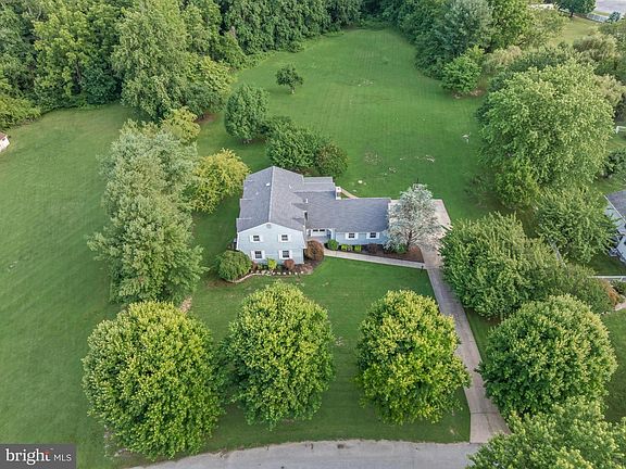4th image of 5 Buttonwood Dr