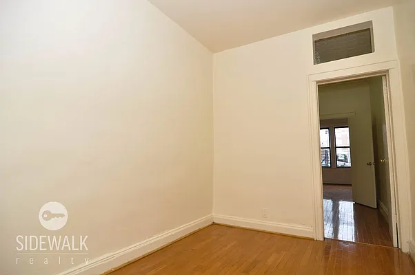 Rented by Sidewalk Realty LLC | media 4