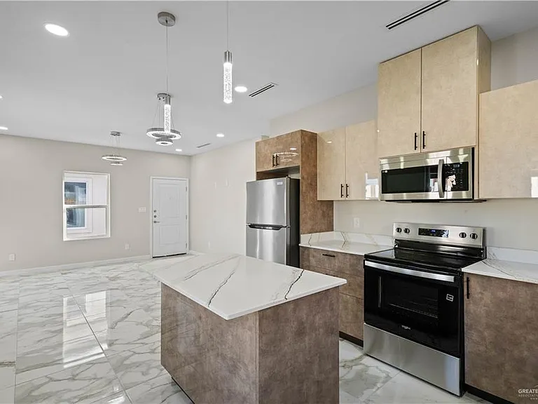 501 N Onyx Ave #4 — Photo 4