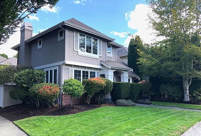 Front of house in desirable Harbour Pointe Village neighborhood. Garage is in the back of the house.