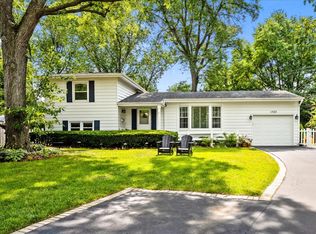1703 Chatham Cir, Deerfield, IL 60015