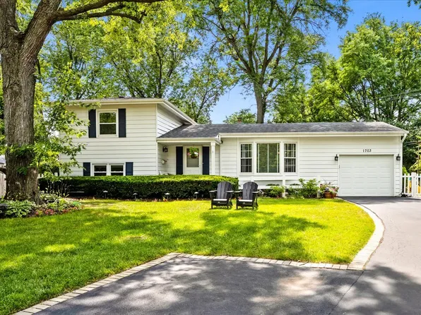 1703 Chatham Cir, Deerfield, IL 60015