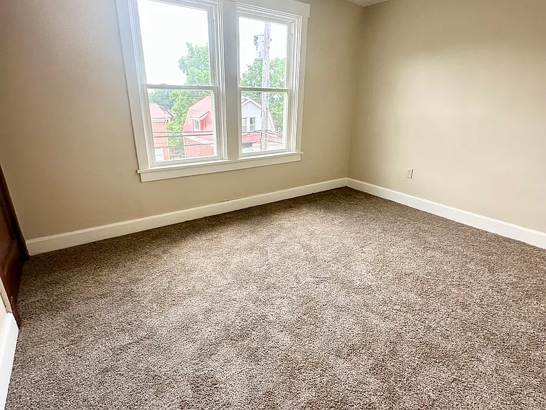 7321 Somerset St — Photo 14