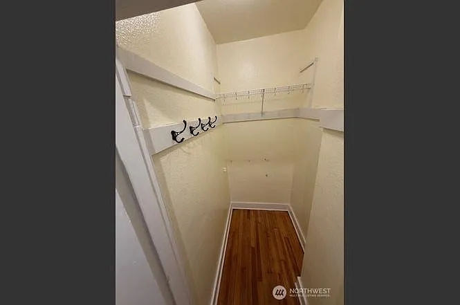 901 NE 43rd St — Photo 2