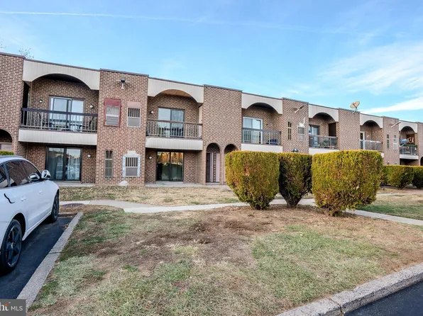 2727 Rhawn St #38AB, Philadelphia, PA 19152