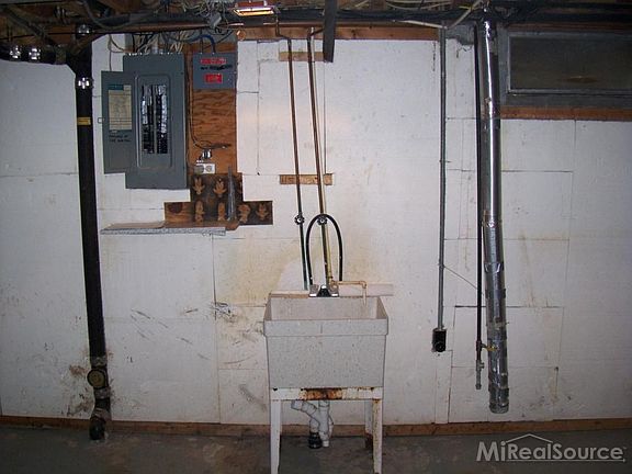 3rd image of 670 6th St