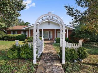 401 E Elm St, Johnson City, TX 78636