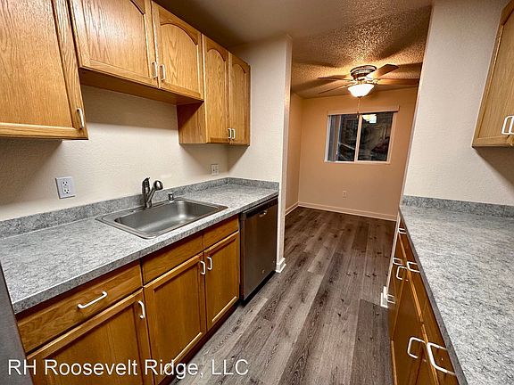 4th image of 12002 Roosevelt Way NE APT A202