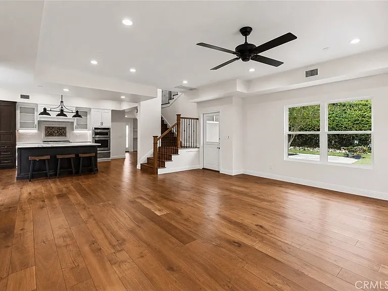 1096 Canyon View Dr — Photo 10