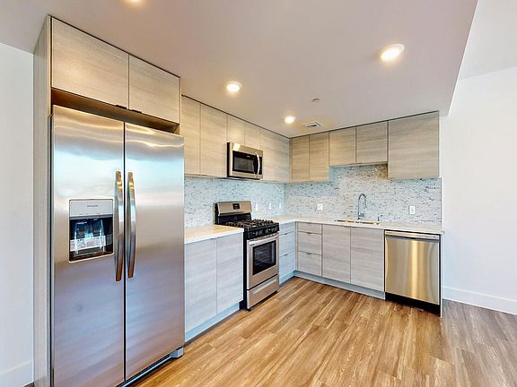 4th image of 1482 S Sherbourne Dr #201