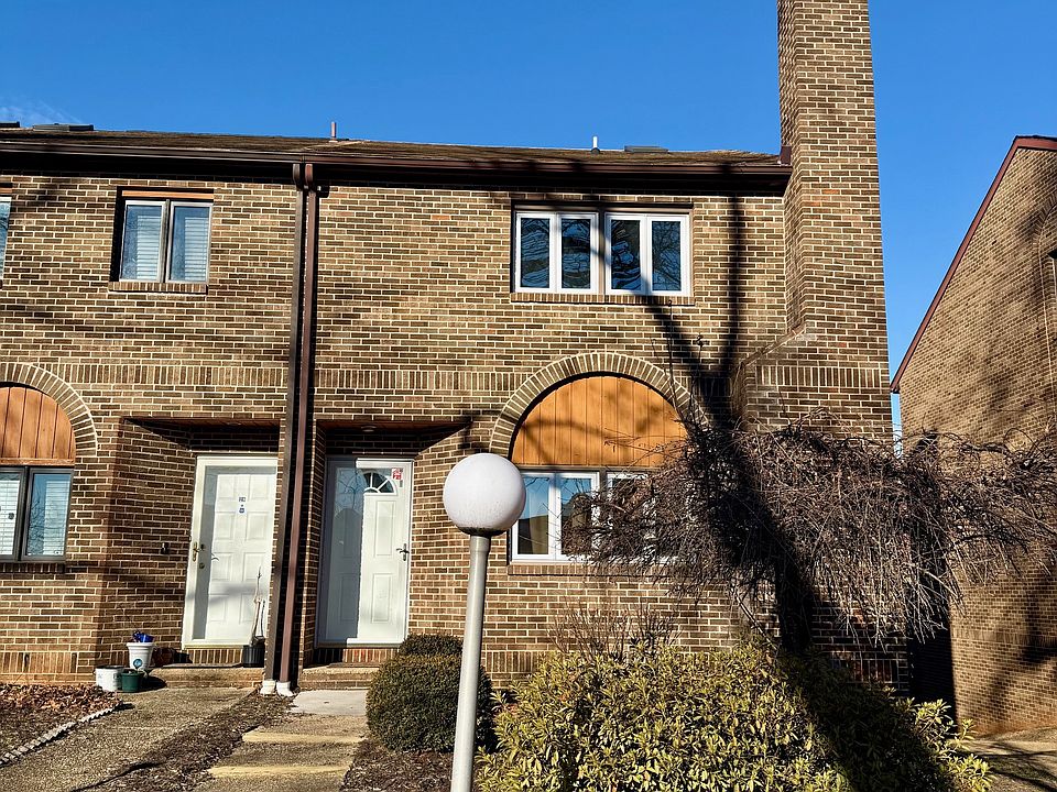 1st image of 28 Servan Ct