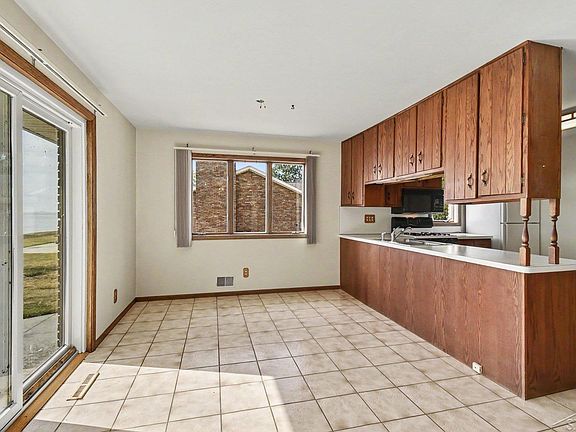 4th image of 381 S Linwood Beach Rd