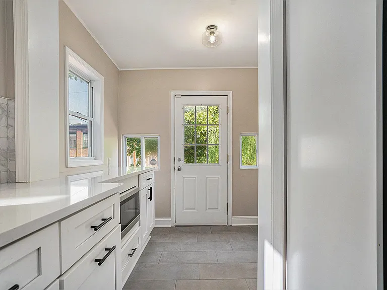 351 Washington Ave — Photo 16