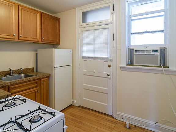 4th image of 501 N Marion St APT 2