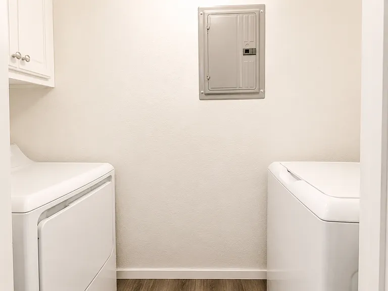 Cape Cod Apartments — Photo 39