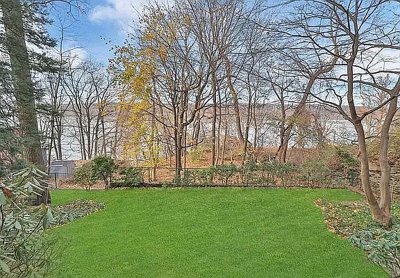 3rd image of 3031 Scenic Pl