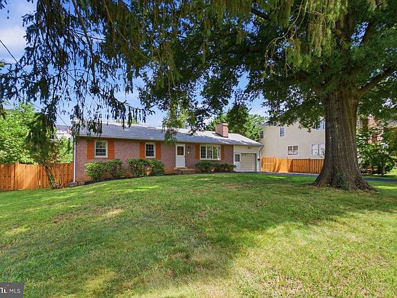 4th image of 3601 McLean Ave