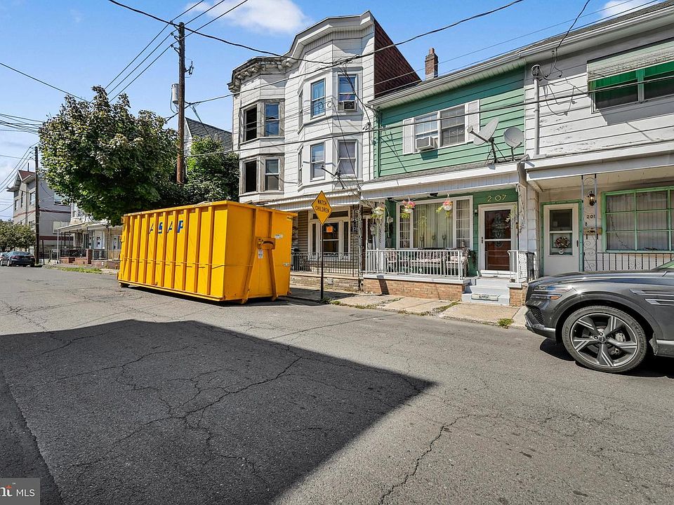 1st image of 209 W Cherry St