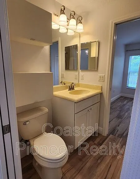 11404 Holmbridge Ln — Photo 37