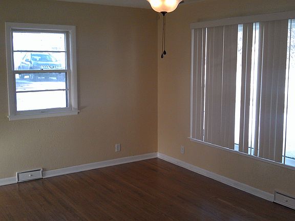 4th image of 5316 Windsor Ave