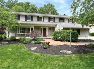 8650 Bainbridge Rd, Chagrin Falls, OH 44023