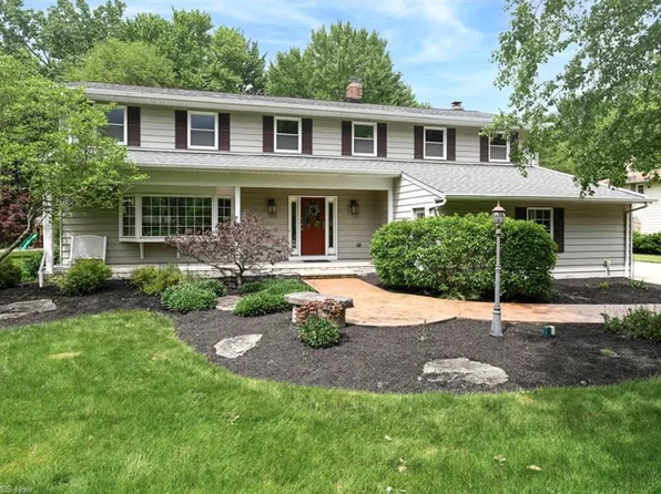 8650 Bainbridge Rd, Chagrin Falls, OH 44023