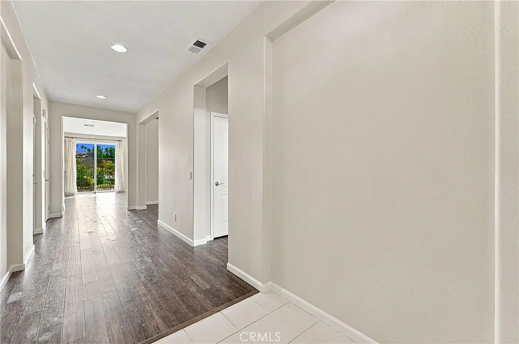 5 bed, 3016 sqft, $5,800 — Photo 3