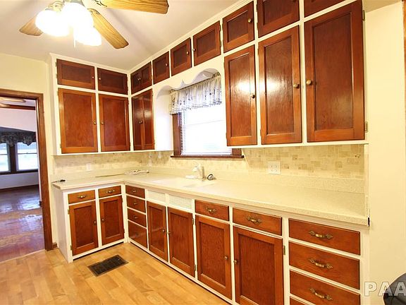 4th image of 2413 N Elmwood Ave