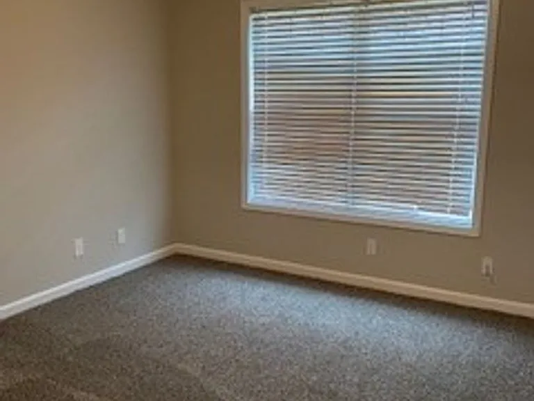 444 White Ingram Pkwy — Photo 10