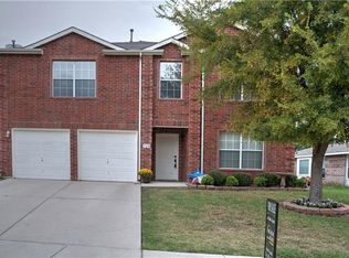 720 Raven Dr, Saginaw, TX 76131