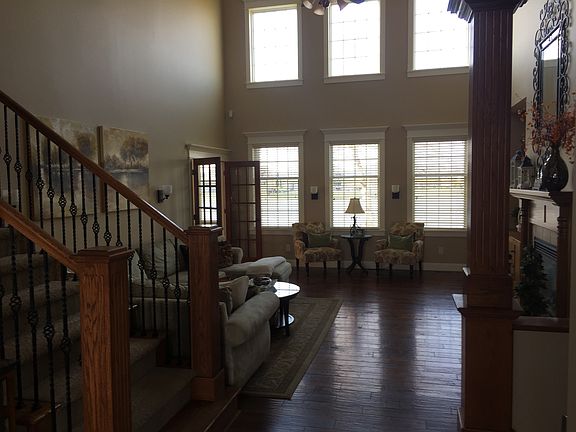 5th image of 3703 Helen Dr