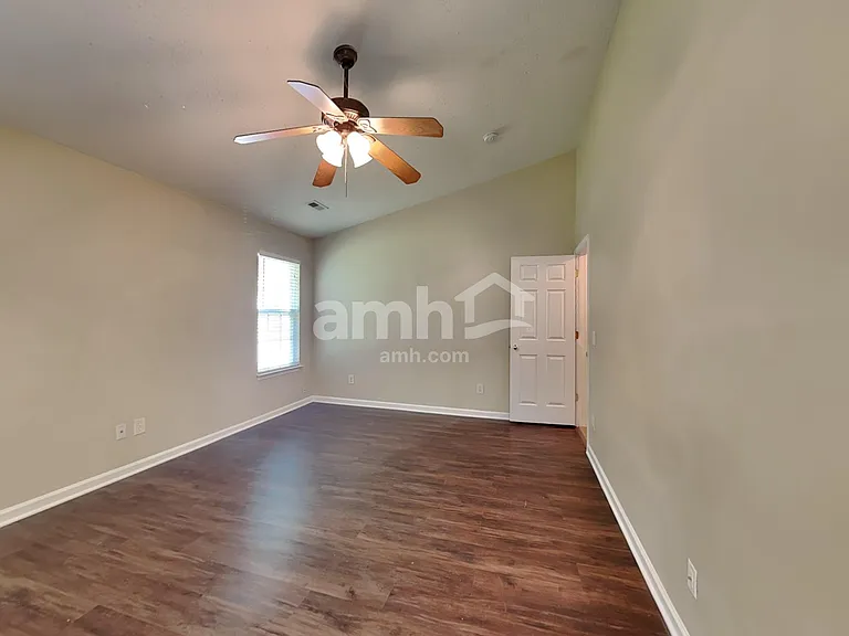 555 Whistling Swan Dr — Photo 8