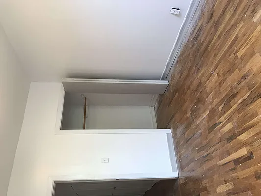 Rented by Manhattan Management LLC | media 24