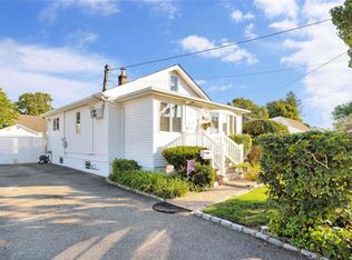 38 Sunset Ave, Farmingdale, NY 11735