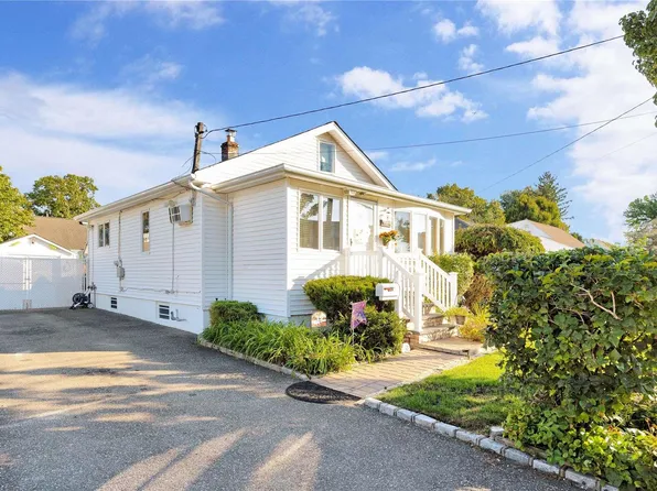 38 Sunset Avenue, Farmingdale, NY 11735