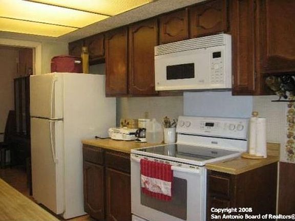 5th image of 6102 Pecan Trail St